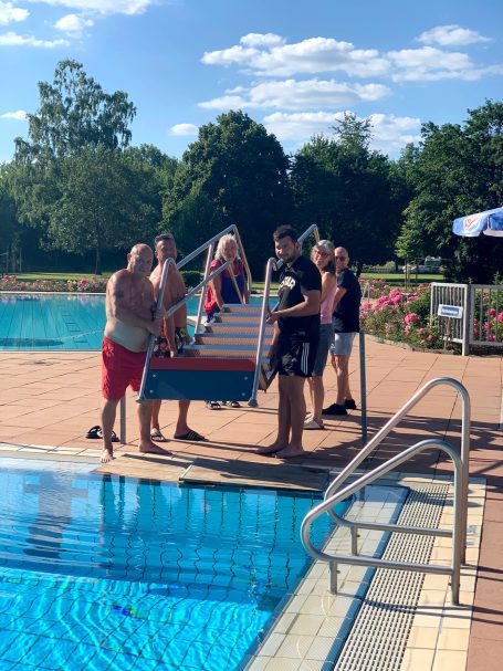 Neue Treppe Schwimmbad Thüngersheim